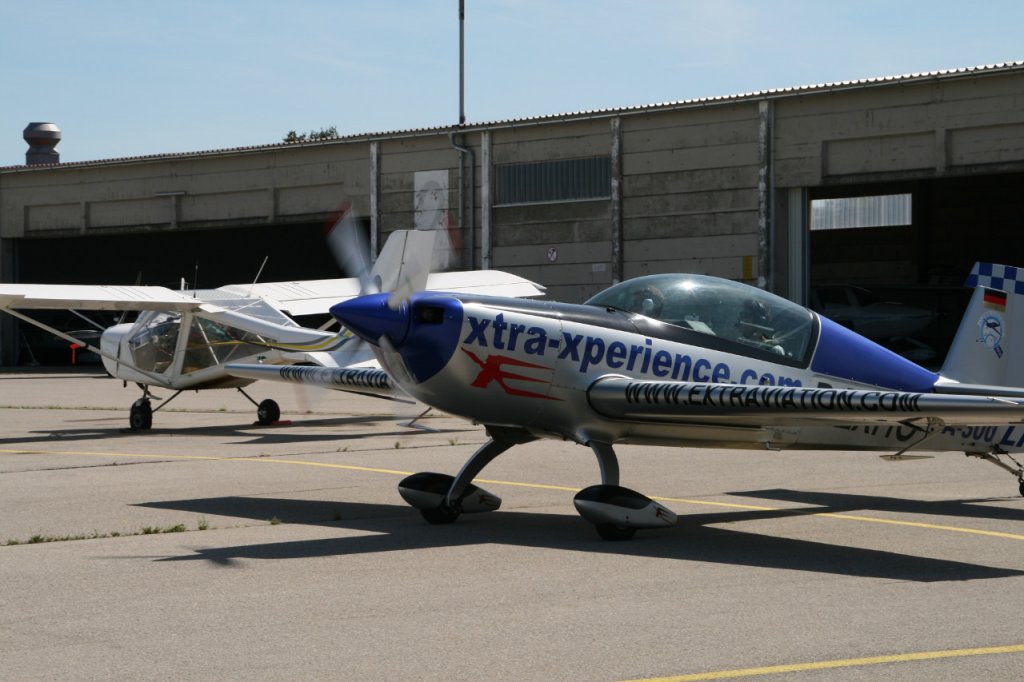 Kunstflugausbildung auf einer Extra 300LP in Augsburg